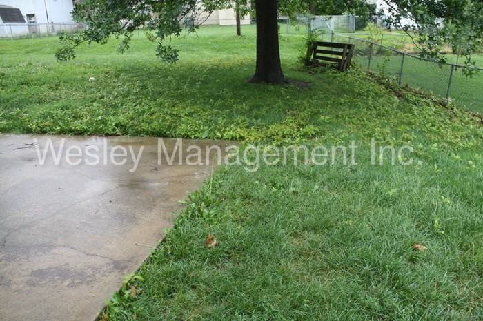 304 Bittersweet Ln - Photo 3 of 4