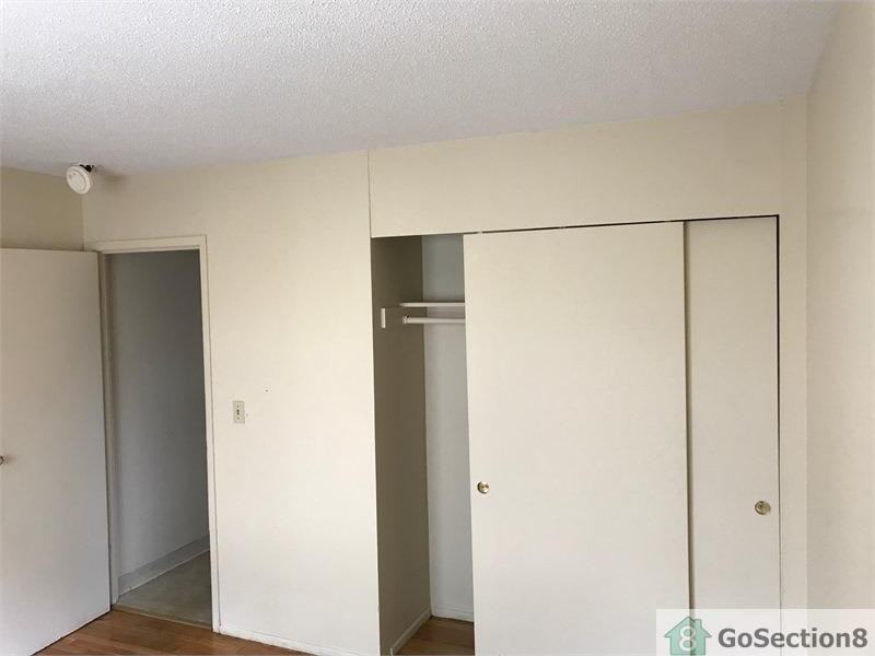 410 Barbour St #6 - Photo 3 of 11