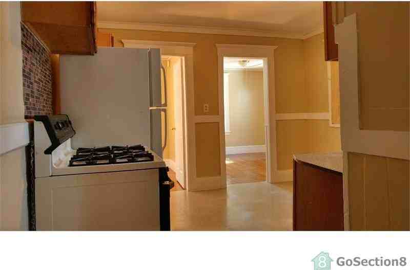 411 Carew St #2R - Photo 2 of 9