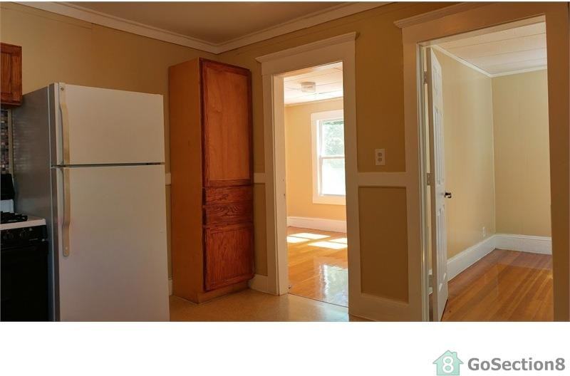 411 Carew St #2R - Photo 3 of 9