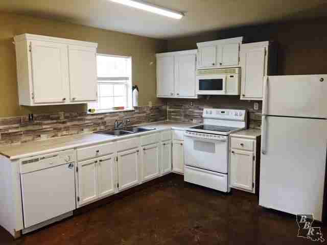 415 Tiffany St - Photo 2 of 3