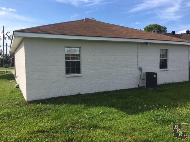 415 Tiffany St - Photo 3 of 3