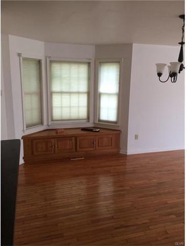 411 S Oak St - Photo 3 of 27