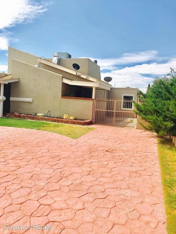 10746 Fury Ln - Photo 2 of 11