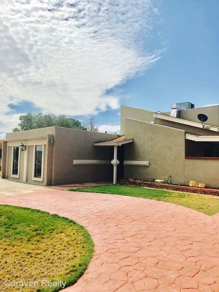 10746 Fury Ln - Photo 3 of 11