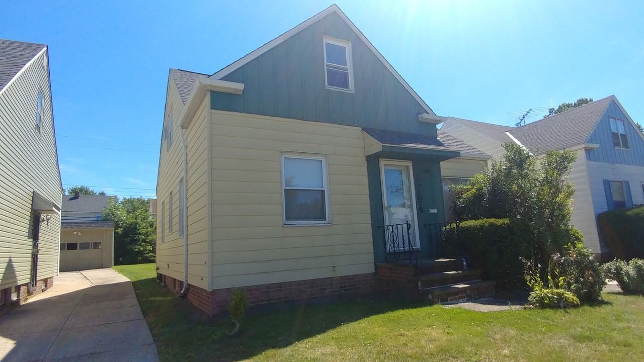 3794 Salisbury Rd - Photo 2 of 28