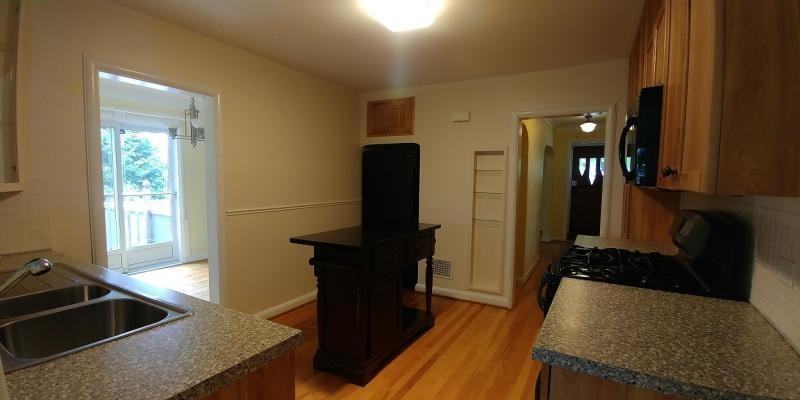 582 Churchill Avenue North - Photo 3 of 19