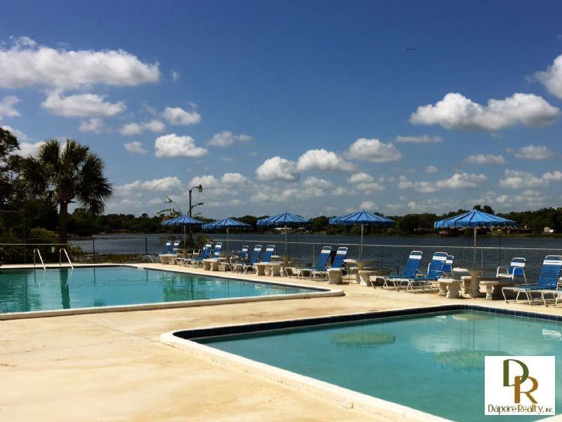 612 Woodridge Dr - Photo 2 of 16