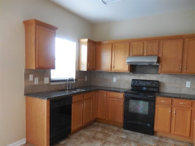 4513 Sedgewood Ln - Photo 3 of 4