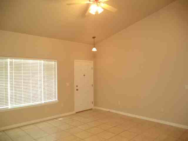 11296 Tamsworth Dr - Photo 3 of 18