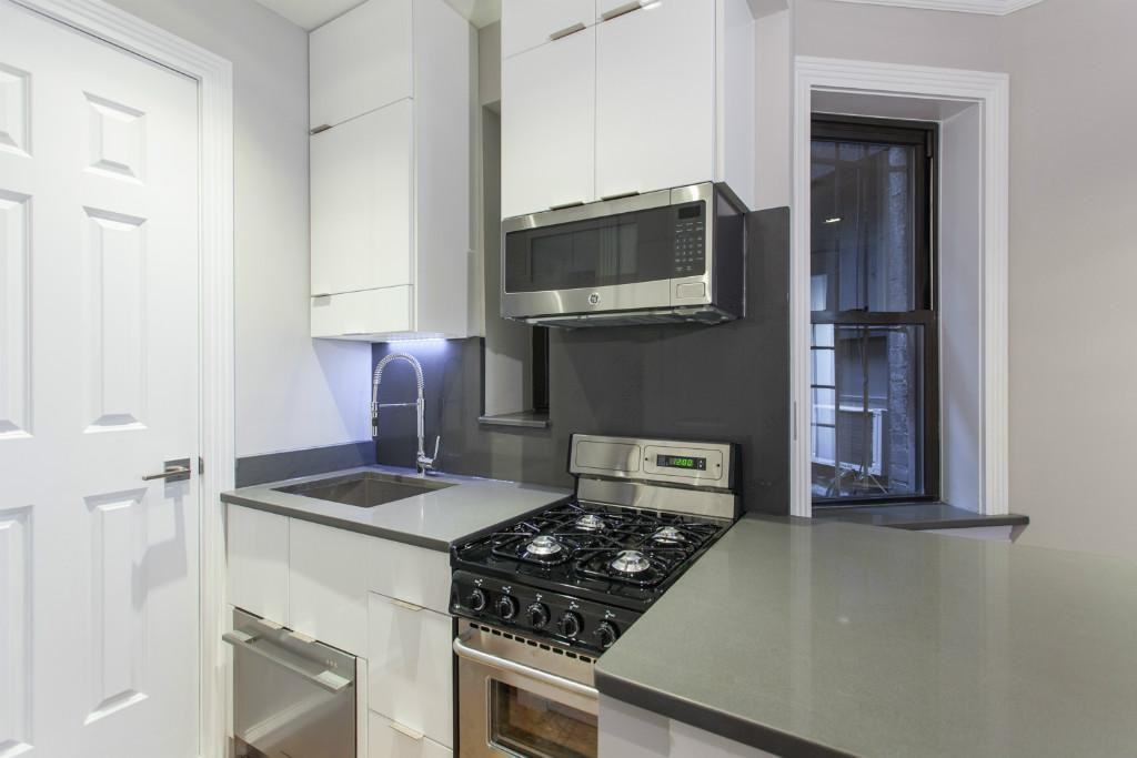 697 10th Ave - Photo 2 of 5