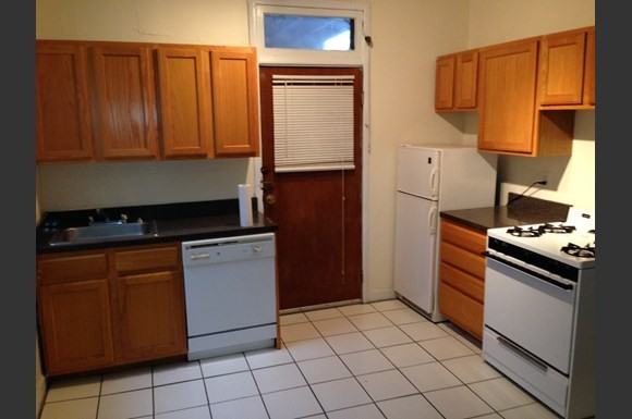 620 W Addison - Photo 2 of 5