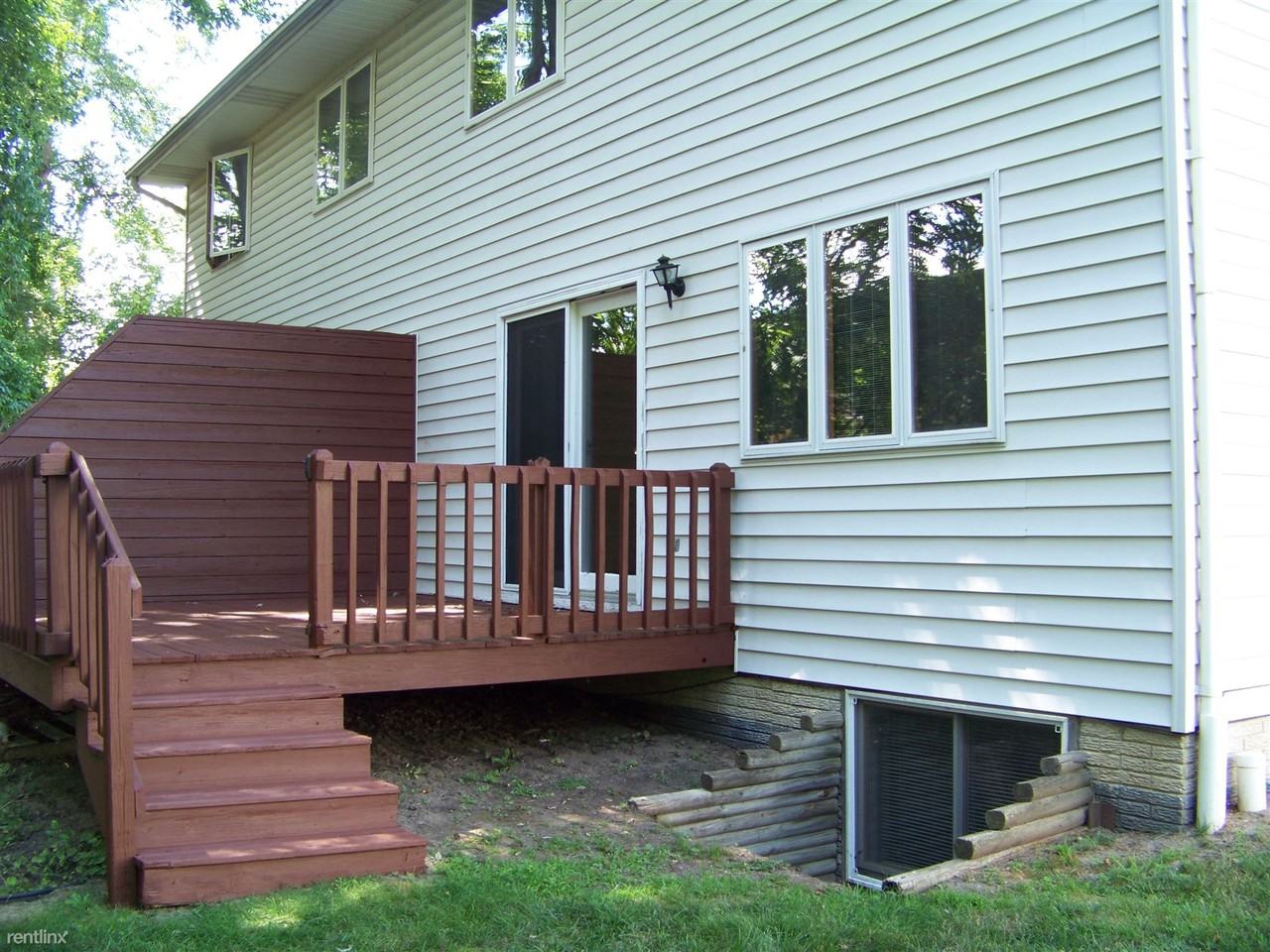 2702 Novak St - Photo 2 of 10