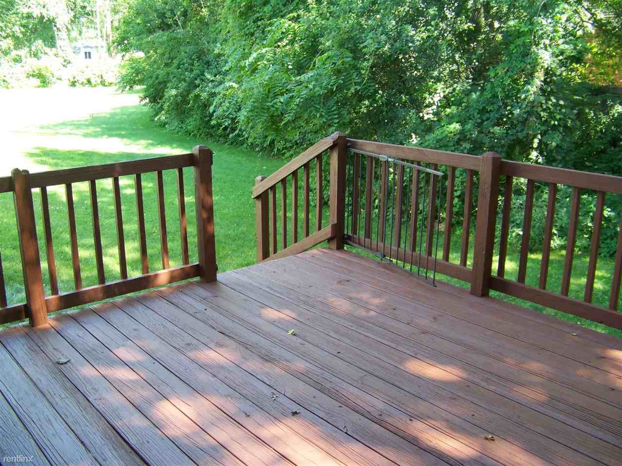 2702 Novak St - Photo 3 of 10