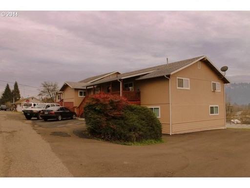 183 NE Baker St - Photo 2 of 8