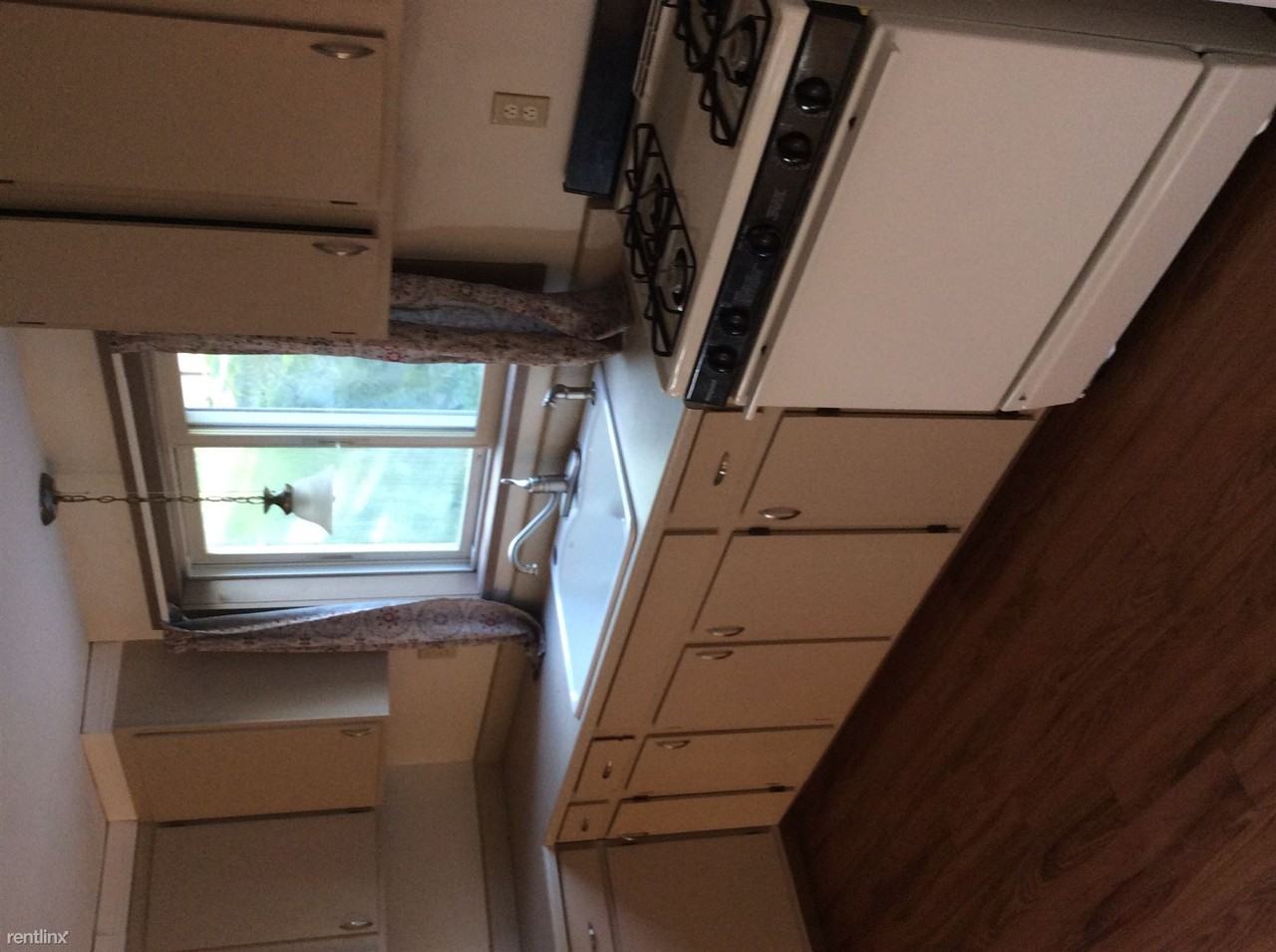 325 Clinton Alley - Photo 2 of 4