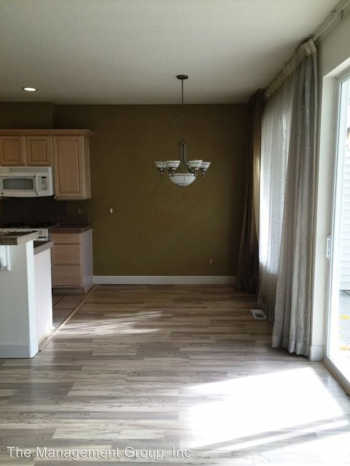 10803 SE 18th Cir - Photo 3 of 13