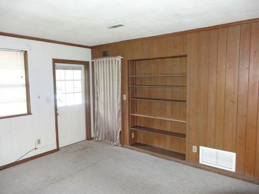 548 NE 5th Ave - Photo 3 of 11
