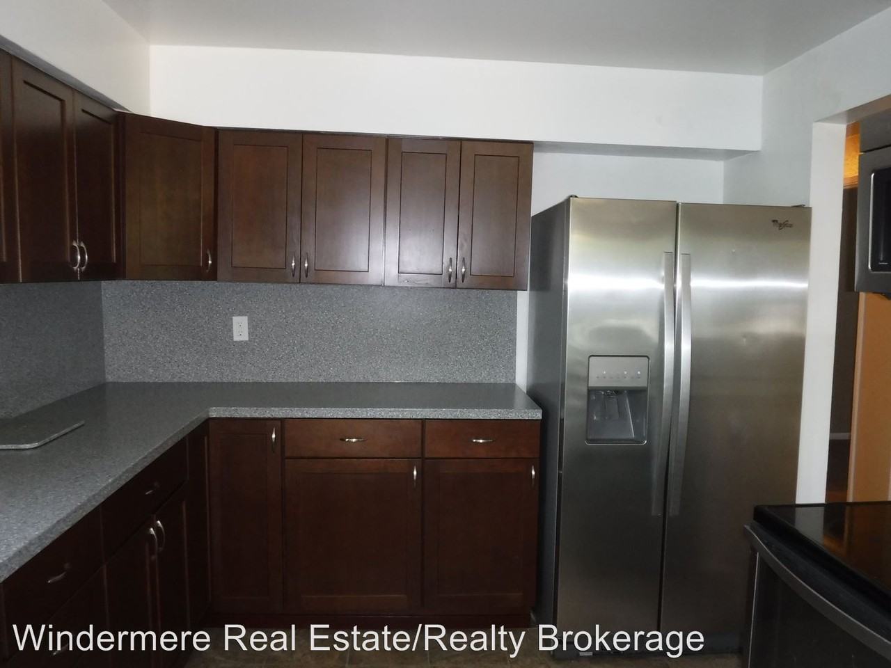 4707 Bayview Ln - Photo 3 of 12