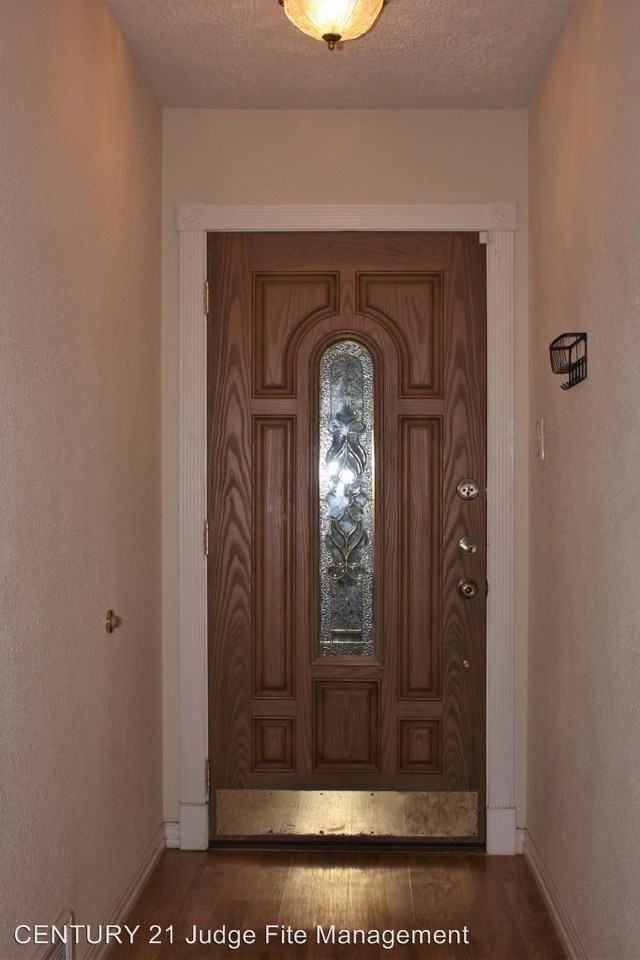 1009 Fayette Dr - Photo 2 of 17