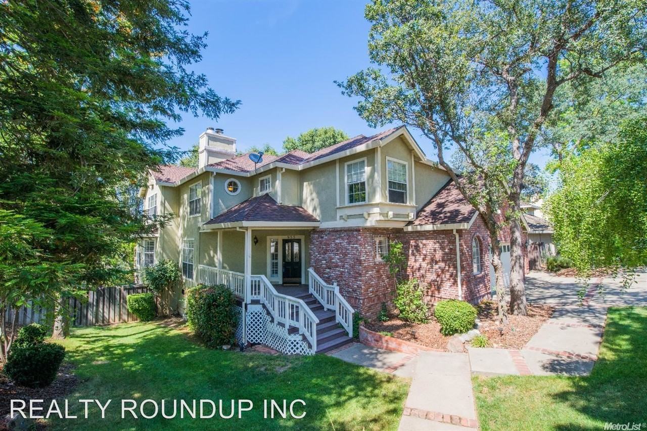 953 Embarcadero Dr - Photo 2 of 12