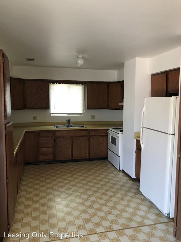 5650 46th Ave - Photo 3 of 6