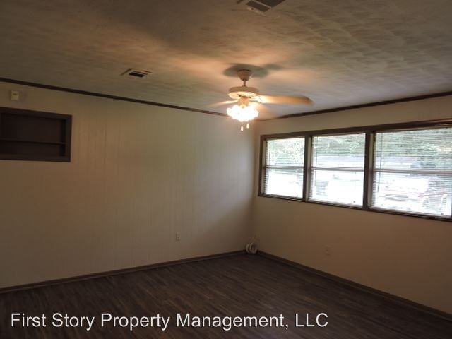 3510 Lakewood Dr - Photo 3 of 9