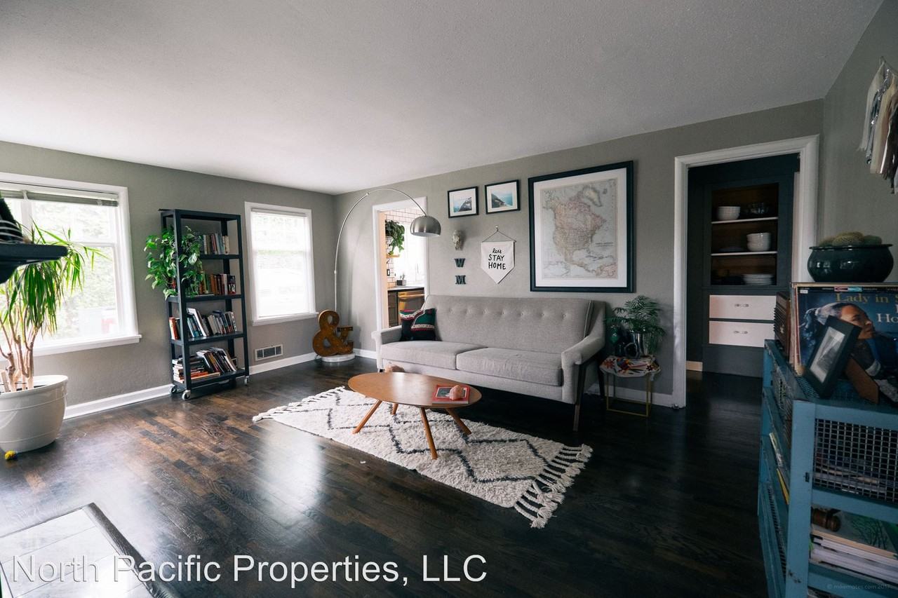 3524 SW Ocean View Dr - Photo 2 of 15