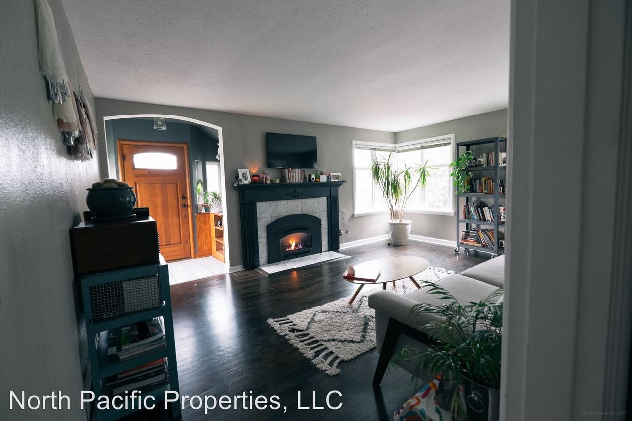 3524 SW Ocean View Dr - Photo 3 of 15