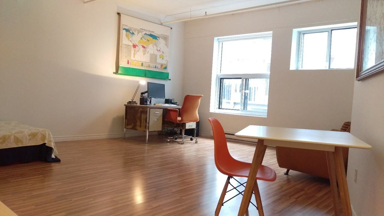 3755 Rue SaintDominique, Montréal, QC H2W 2S6 Studio Apartment for