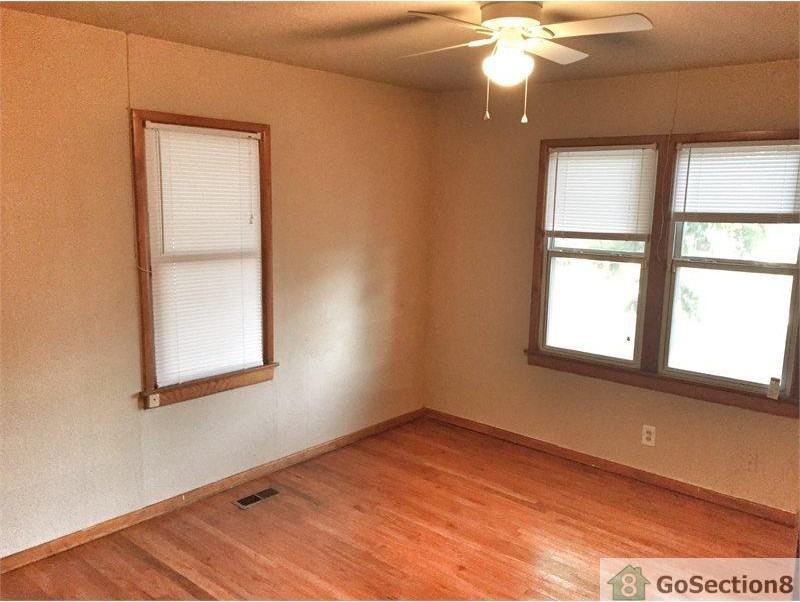 1215 SW 61st St - Photo 3 of 5