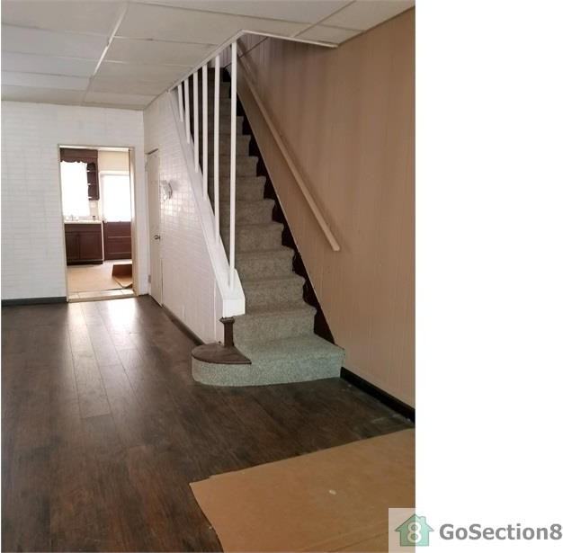 1816 S Chadwick St - Photo 2 of 18