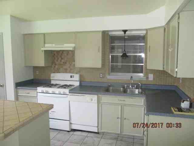 10204 Montwood Dr - Photo 3 of 15