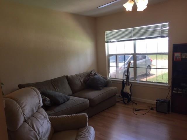 416 Limestone Dr - Photo 3 of 10