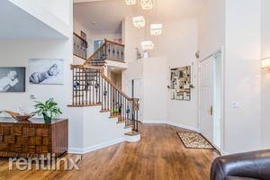 2326 Congressional Ln - Photo 2 of 26