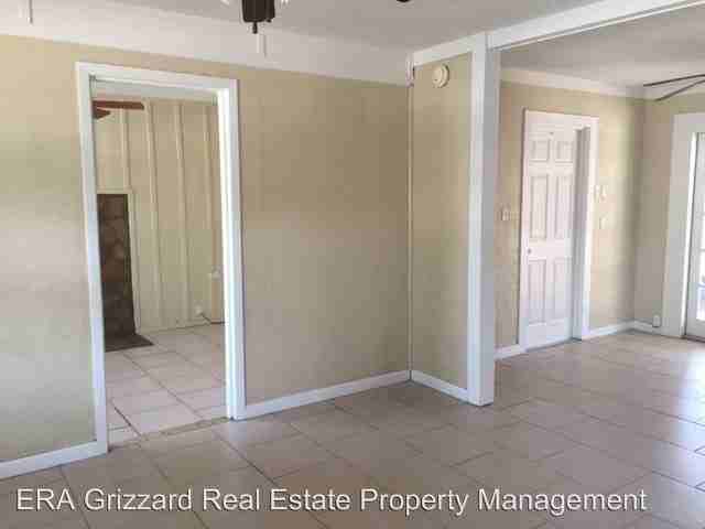 1000 Camp St - Photo 3 of 14