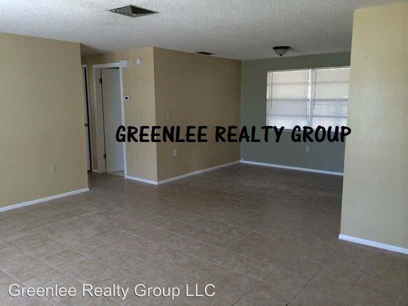 7820 Lorne St - Photo 3 of 17