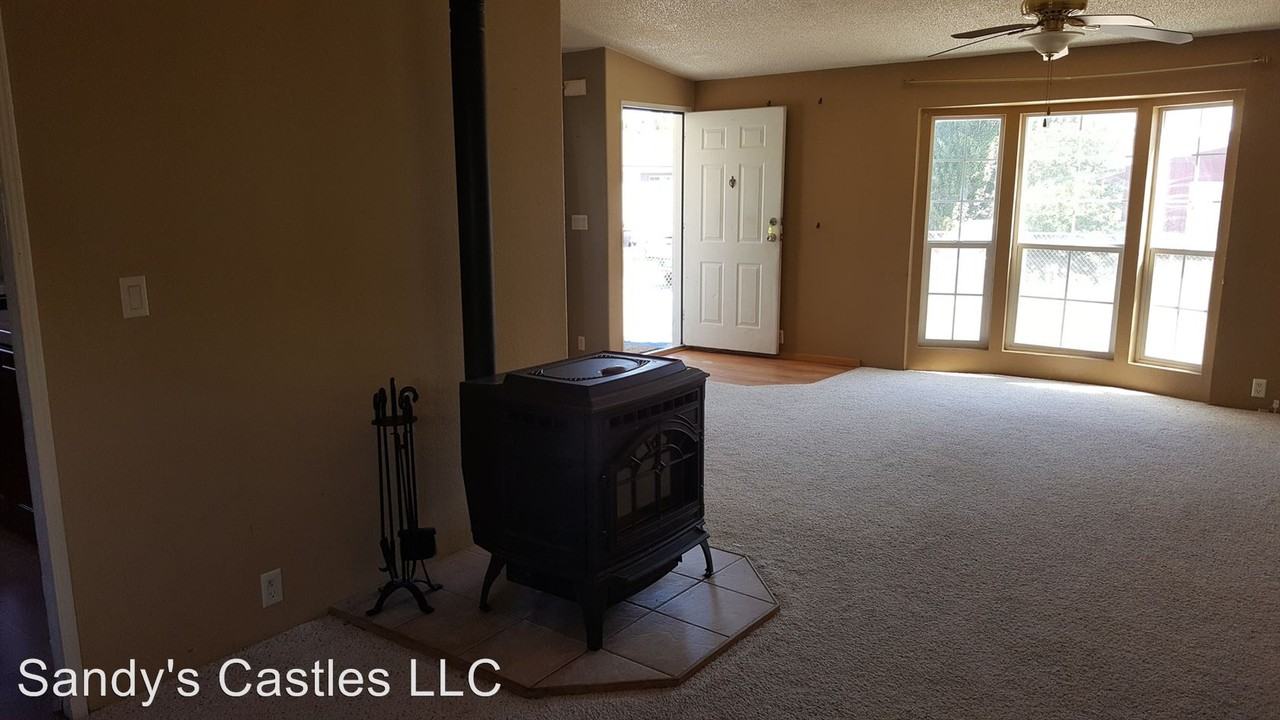 915 1/2 Chestnut St - Photo 3 of 10