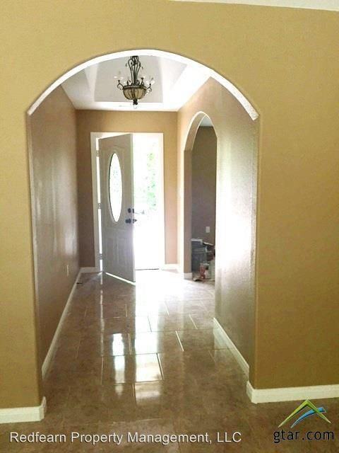 1425 E 9th St - Photo 2 of 8