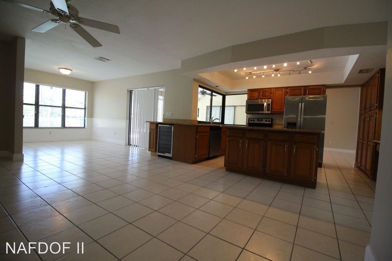 2444 Pinewoods Cir - Photo 2 of 7