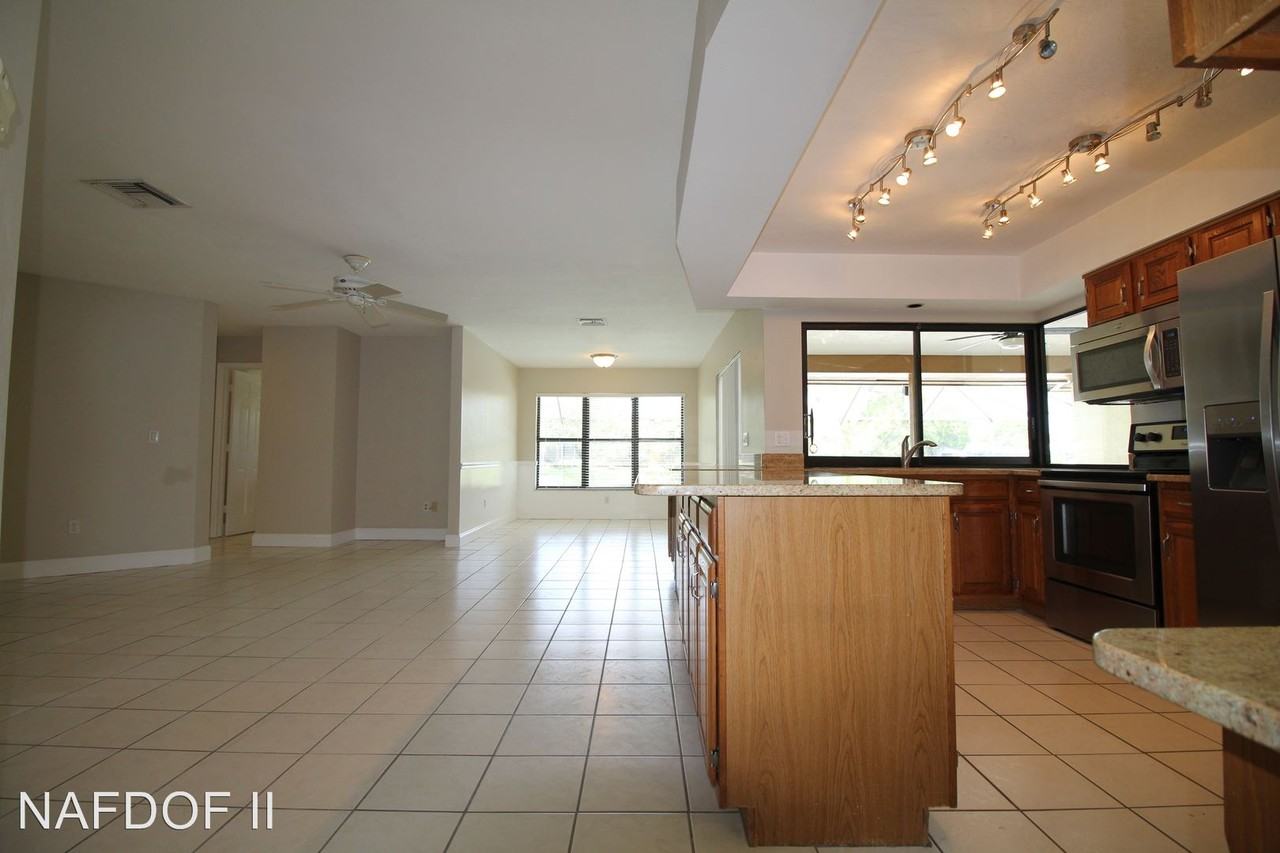 2444 Pinewoods Cir - Photo 3 of 7