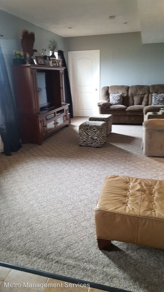 4526 Sunset Cir - Photo 3 of 12