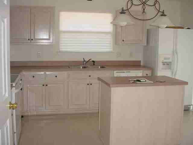 1621 Fenwick Ave - Photo 2 of 11