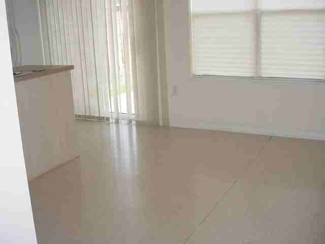 1621 Fenwick Ave - Photo 3 of 11