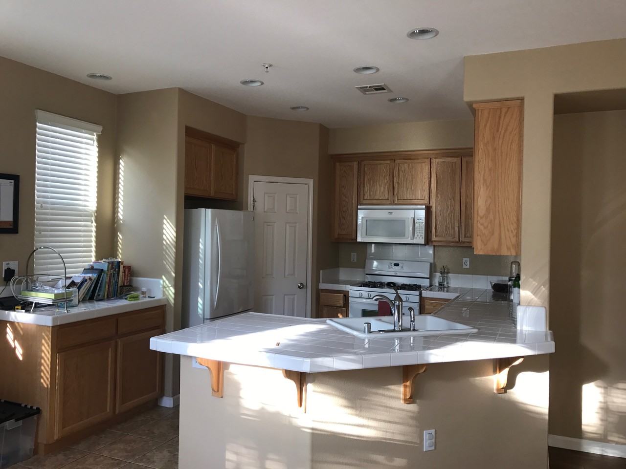 1250 Summer Ln - Photo 2 of 7