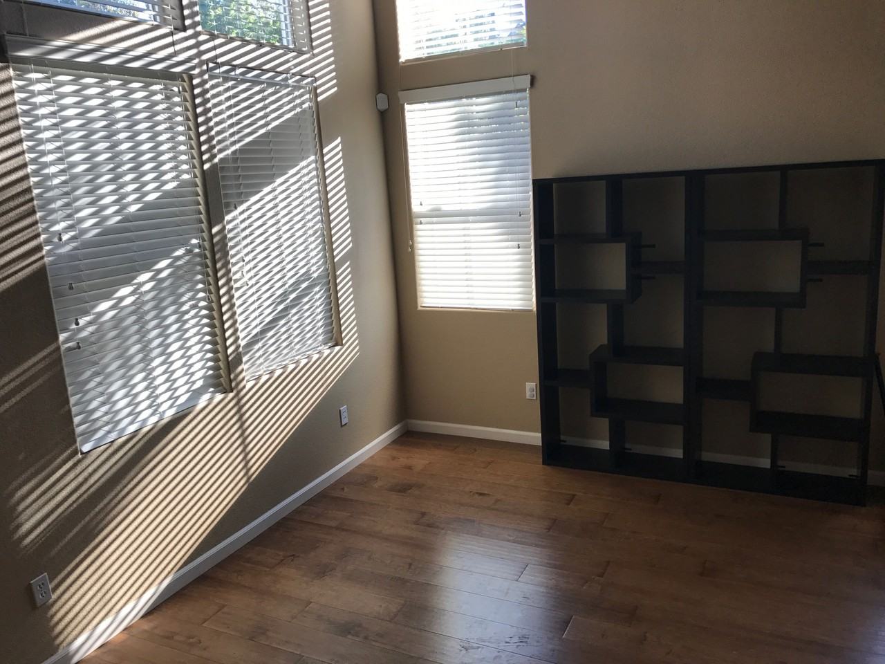 1250 Summer Ln - Photo 3 of 7