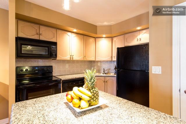 250 Wellington Street West #1644 - Photo 2 of 23
