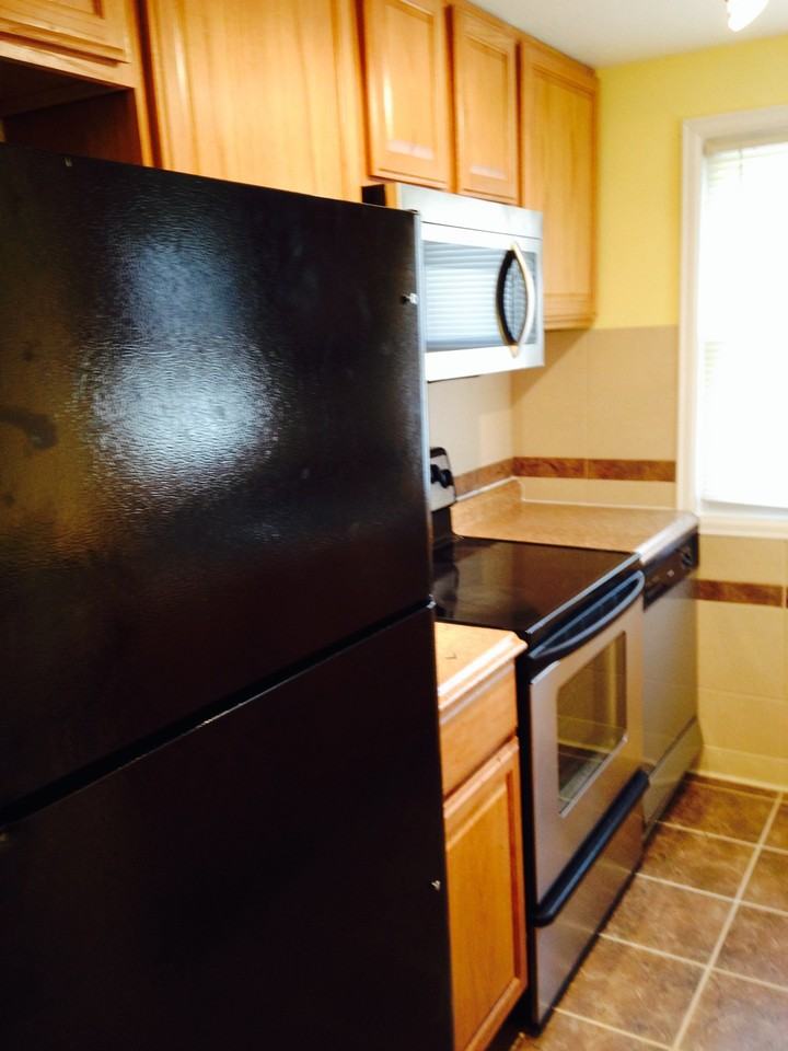 6815 Locust St - Photo 3 of 4