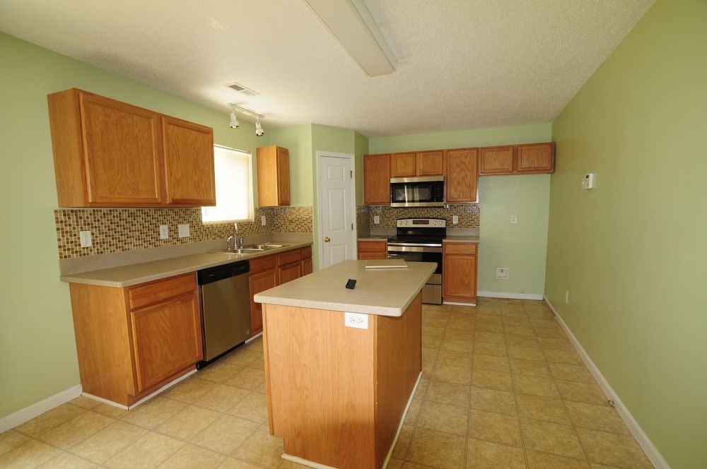 5614 Waterpoint Dr - Photo 2 of 10