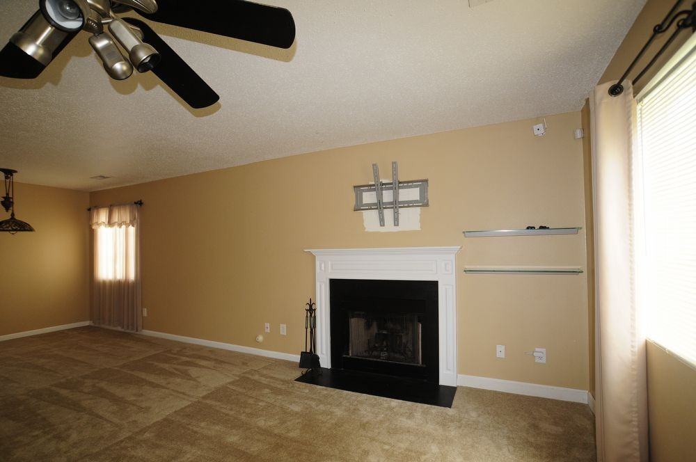 5614 Waterpoint Dr - Photo 3 of 10